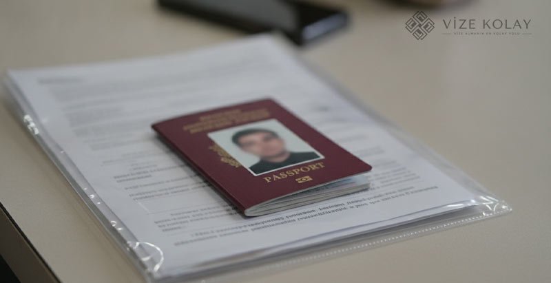 Amerika Vize Mülakatı Günü Kuralları: Saat, Telefon ve Çanta Yasağı, Refakatçi, Güvenlik, Parmak İzi ve Pasaportun Alınması